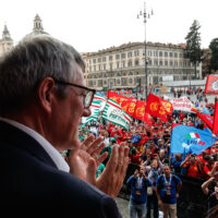 Maurizio Landini a piazza del Popolo durante la manifestazione nazionale settore Automotive, Roma, 18 Ottobre 2024. ANSA/GIUSEPPE LAMI