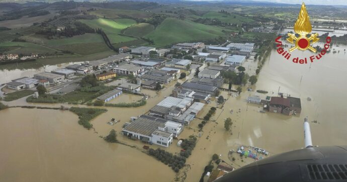 Copertina di Maltempo Emilia, evacuati i piani bassi a San Lazzaro (Bo)