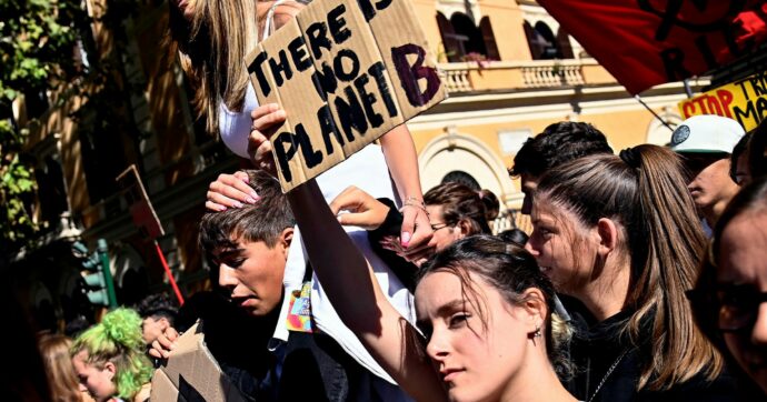 Copertina di Contro la distruzione ambientale occorre produrre di meno. E Marx può aiutare