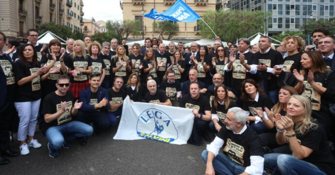 Open Arms, pm sotto scorta dopo le minacce. Eletti e ministri leghisti manifestano per Salvini a Palermo, ma i militanti sono pochi