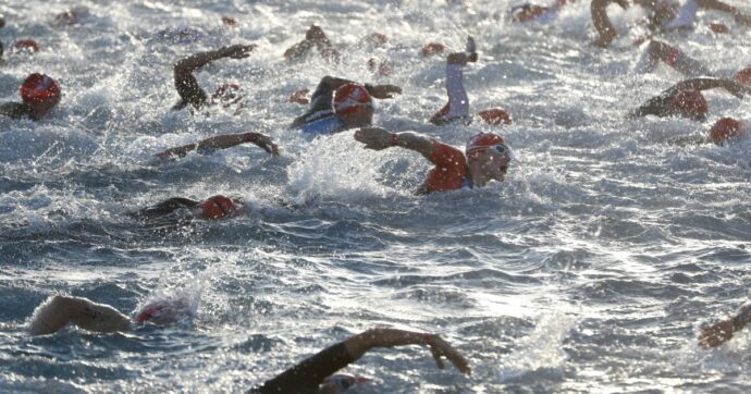 Triathlon, morti due atleti durante la coppa del Mondo in Spagna: “Colpiti da infarto”