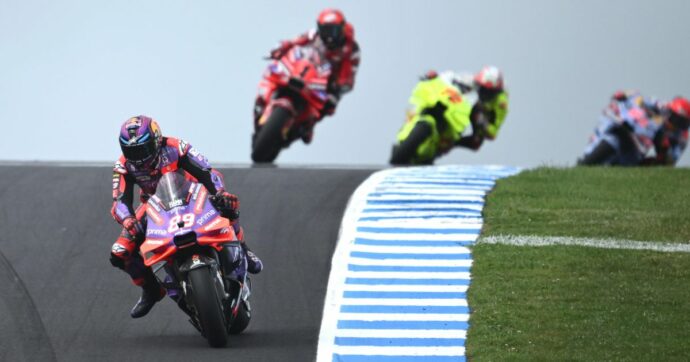 MotoGp Australia, Bezzecchi centra in pieno Vinales: clamoroso incidente allo Sprint Race. Ecco come stanno i due piloti