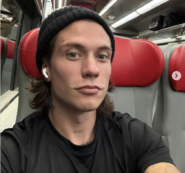 Copertina di “Liam Payne? Succederà anche in Italia, vedo tanti colleghi in bilico tra depressione e istinti suicidi”: il grido d’allarme di Benjamin Mascolo