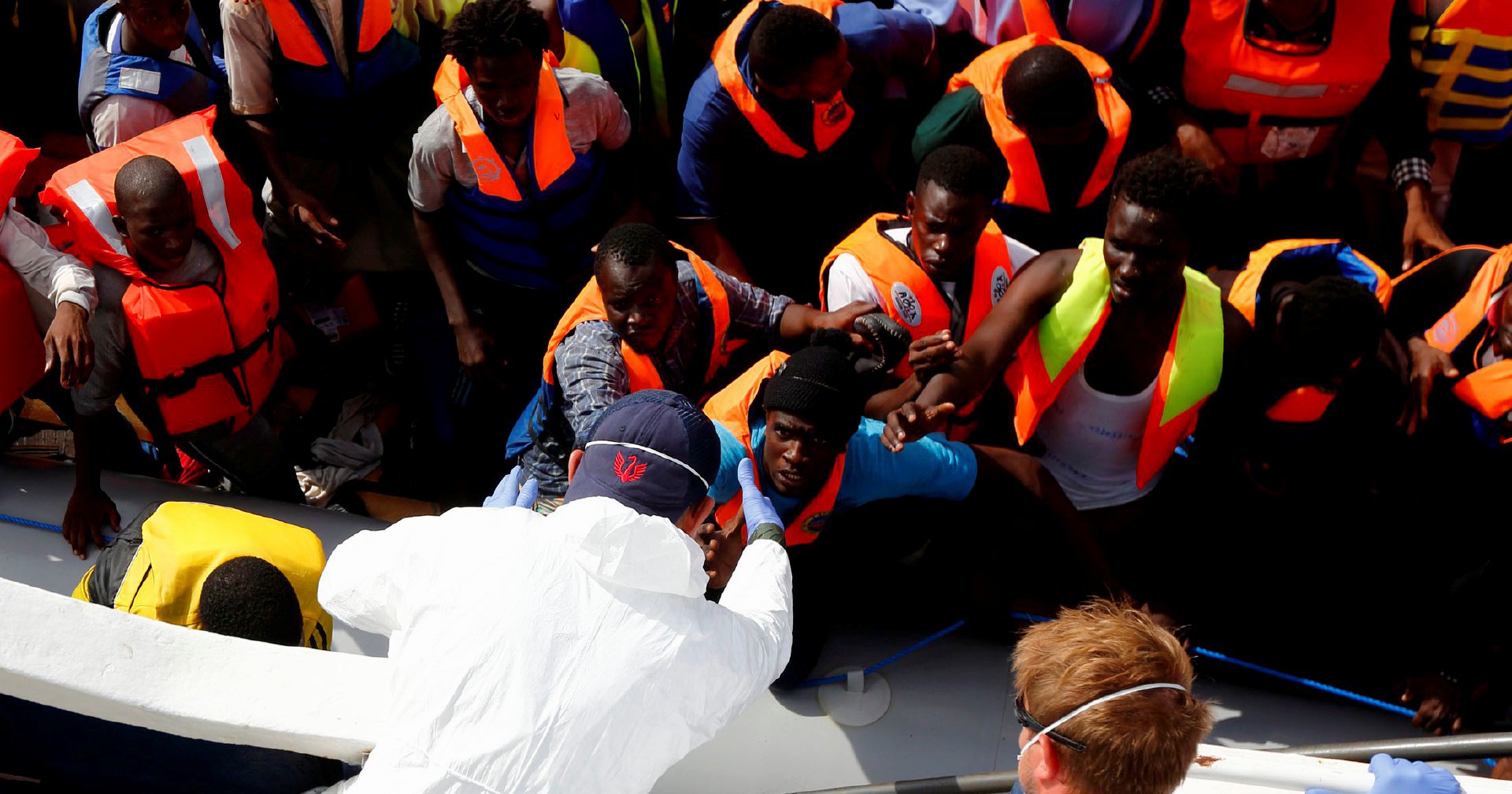 Sbarchi aprile da Ilfattoquotidiano.it sbarchi aprile cancella il calo vantato dal governo 35 sul 2024 nell hotspot di lampedusa quasi mille persone