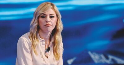 Copertina di Maria Rosaria Boccia indagata: è accusata di aver falsificato alcuni esami e plagiato la tesi di laurea