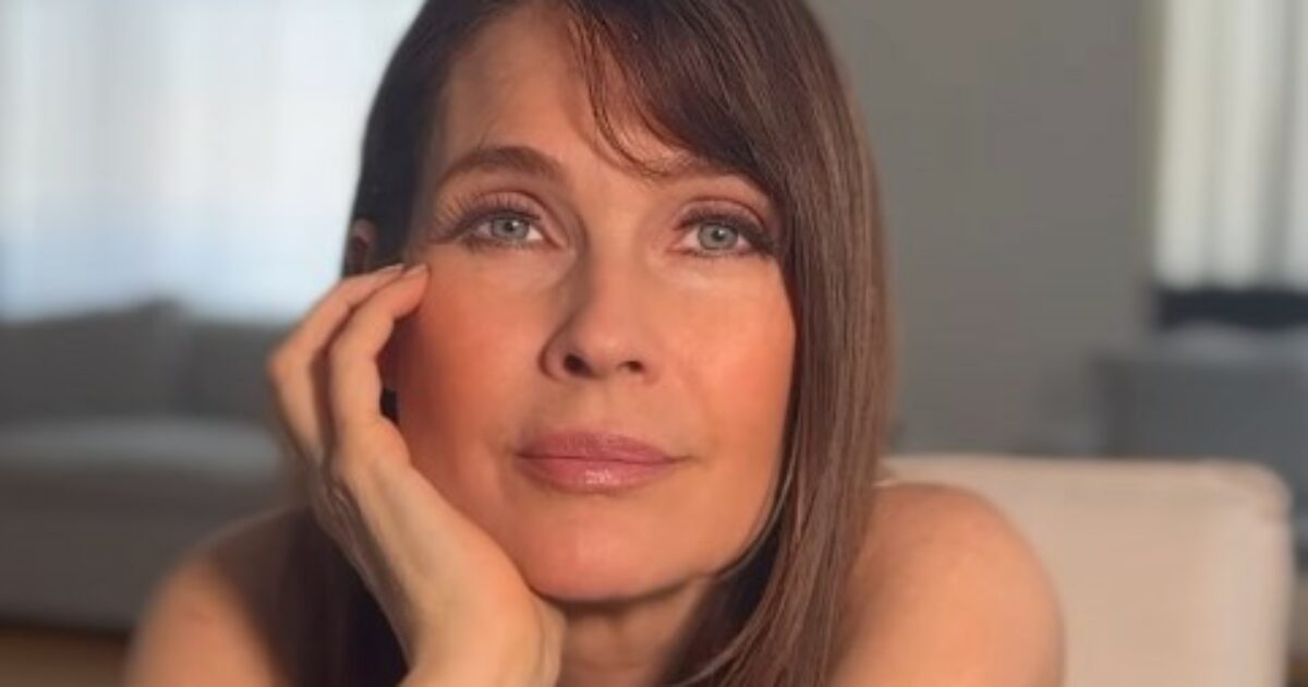 “La bellezza? Sono una crudista e questo stile di vita mi fa sentire e apparire bene. La vecchiaia non mi spaventa, ho paura di non essere in salute o di diventare ridicola”: parla Carol Alt