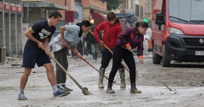 Copertina di Gli alluvionati: “Tre volte nel fango: questa non è più vita”