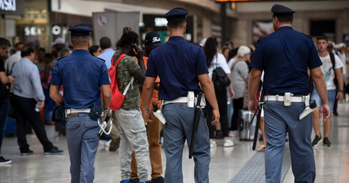 Verona, indagato il poliziotto che ha sparato e ucciso aggressore con coltello. “Valutiamo eccesso di legittima difesa”