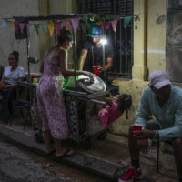 A woman buys soup from a street vendor in Havana, Monday, Oct. 21, 2024. (AP Photo/Ramon Espinosa) 


Associated Press / LaPresse
Only italy and spain