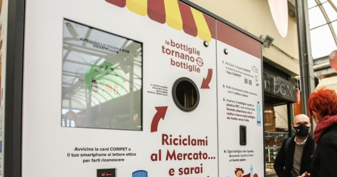 Deposito su cauzione, la direttiva Ue sul monouso lo impone. Ma per le lobby italiane del riciclo a tutti i costi è un vuoto a perdere