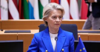 Copertina di Ue, i Socialisti minacciano la sfiducia a von der Leyen: “Gli hub per migranti sono illegali, se li appoggia non la votiamo”