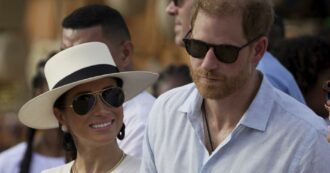 Copertina di Harry e Meghan di nuovo nella bufera per l'”operazione segreta Melides”: “Hanno reso privata la spiaggia davanti alla loro villa”. L’ira dei residenti