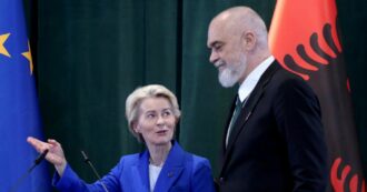 Copertina di Meloni imita Silvio: “C’è menefreghismo sul volere del popolo”