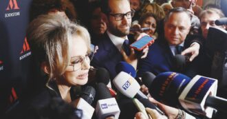 Copertina di Lo show di Marina Berlusconi anti-giudici: “Sono i nemici di tutto il Paese”