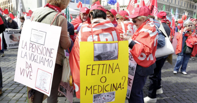 Copertina di Il Fatto di domani.  Pensioni, il bluff del governo: solo 3 euro in più. Medici in sciopero il 20 novembre. Cultura, costretto alle dimissioni Spano, il capo di gabinetto di Giuli