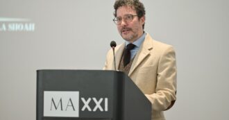 Copertina di Francesco Spano e le consulenze a suo marito durante l’incarico al Maxxi di Giuli: cosa c’è nell’inchiesta di Report