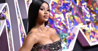 Copertina di Cardi B ricoverata in ospedale: “Un’urgenza medica”. Pochi giorni fa un brutto scherzo aveva scatenato la rabbia della rapper