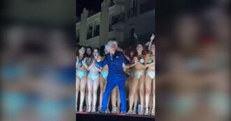 Copertina di Antonio Razzi scatenato sul palco: l’ex senatore balla tra le miss di “Venere d’Italia”. Le immagini fanno il giro del web