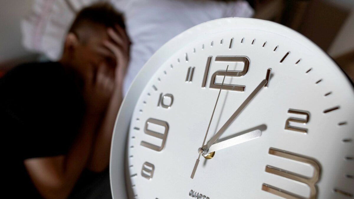 Torna l’ora solare: lancette indietro di un’ora nella notte tra sabato e domenica. Il pediatra: “Disturbi del sonno per qualche giorno, anticipare cena e nanna di 10 minuti”