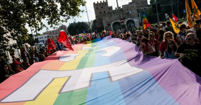 Copertina di Sette città, 80 mila persone per dire: “Basta conflitti”