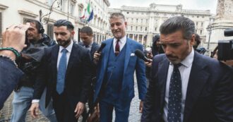 Copertina di Giuli chiama Marina Berlusconi. Stoppato il servizio delle “Iene”