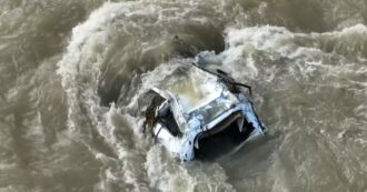 Copertina di Dopo l’alluvione cala il livello del Bormida: affiorano altre auto trascinate dalla corrente. Tutti i danni della piena nel video dal drone