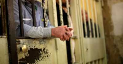 Copertina di Si finge morto per evitare una condanna a Taranto, ma “risorge” in un paese del Nord