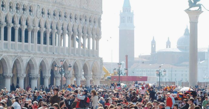 Copertina di Finiti i soldi per Venezia: 0 euro in manovra. Intanto Urso pensa a farne un sito nucleare