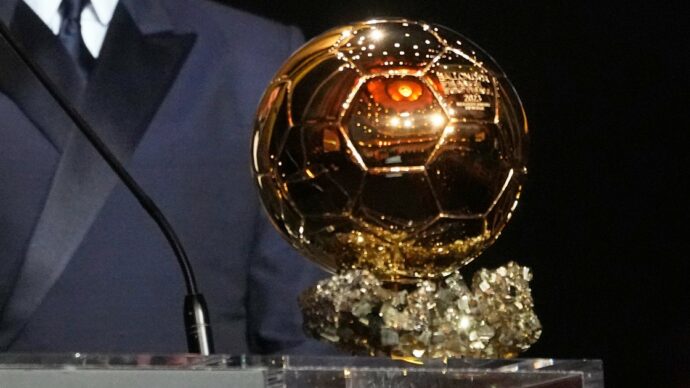 Pallone d’Oro, è il giorno della la cerimonia: dove vederla in tv (Dazn). Vinicius o Rodri? Ecco i favoriti