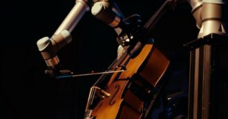 Copertina di Il robot suona il violoncello con l’Orchestra Sinfonica di Malmö: il video dell’esecuzione è inquietante