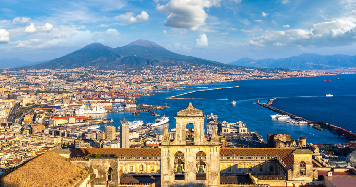 “Napoli, ti odio”, viaggio nell’anima della città partenopea tra contrasti e contraddizioni