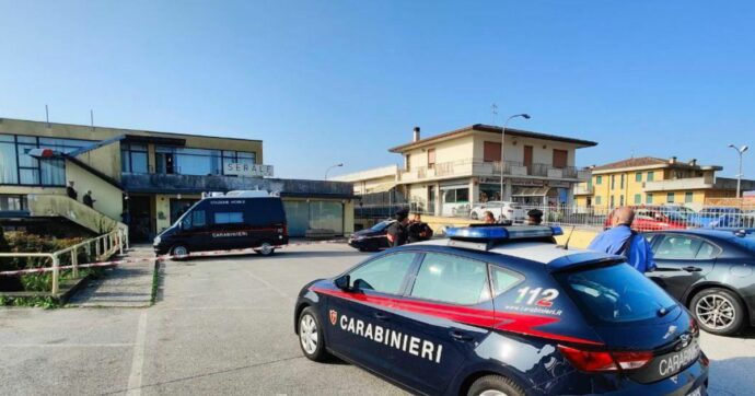 La neonata morta a Padova è stata trovata nel water a testa in giù. I pm sulla madre fermata: “L’ha annegata”