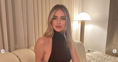 Copertina di Chiara Ferragni, 3 dipendenti su 4 mandati a casa: “L’amministratore chiamato a tamponare le perdite ha usato le forbici per tagliare le spese”