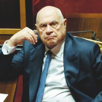 Copertina di Subito le carriere separate: il conto del governo ai giudici