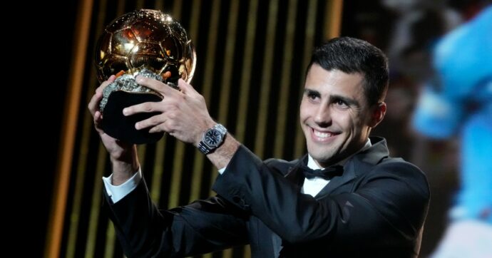 Rodri vince il Pallone d’Oro 2024: un fuoriclasse che ha scelto di essere normale