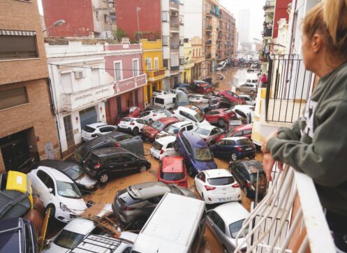 Copertina di Spagna, tornado devasta Valencia oltre 95 morti