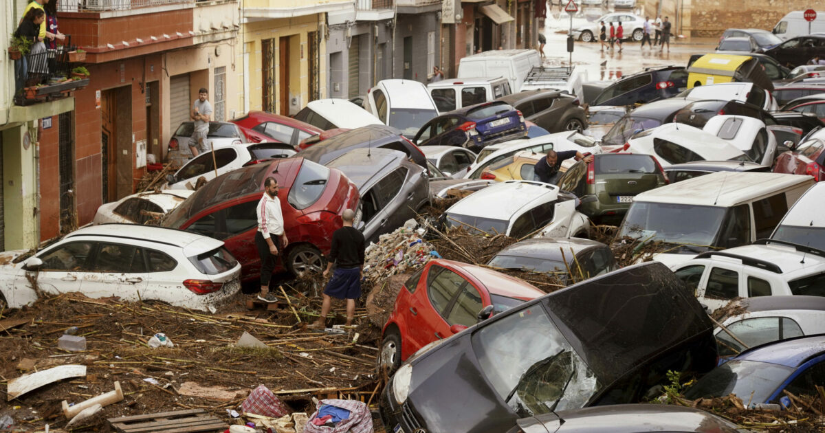 Ultima Generazione: “Non c’è più tempo: serve un fondo permanente da 20 miliardi per i disastri del clima (e della politica)”