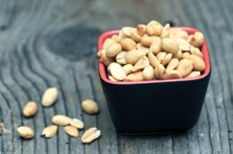 Copertina di Fetta di dolce letale per una turista 14enne a Roma: morta per shock anafilattico. Il padre addolorato per il decesso improvviso, è stato colto da malore e ricoverato