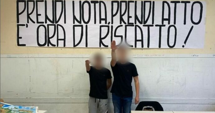 Saluto fascista al liceo Montessori: studenti sospesi per 10 giorni. Tra le ‘punizioni’ letture di Calvino, Vittorini e Scurati