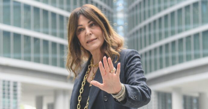 Copertina di Visibilia, i pm : “Santanchè va processata” Ministra “sapeva dei bilanci falsi, ha taciuto”