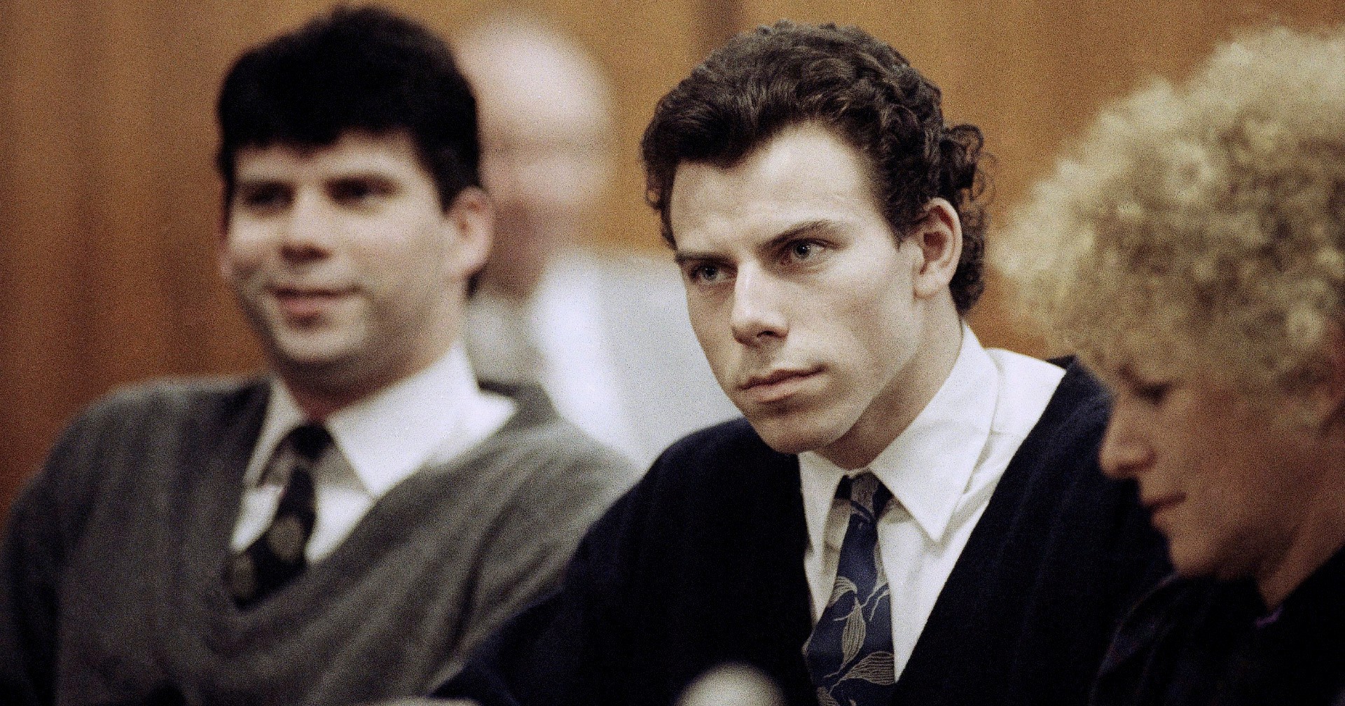 Erik e Lyle Menendez potranno tornare in libertà dopo 35 anni di carcere per l’omicidio dei loro genitori: pena ridotta e diritto alla libertà condizionale Erik e Lyle Menendez potranno tornare in libertà dopo 35 anni di carcere per l’omicidio dei loro genitori: pena ridotta e diritto alla libertà condizionale