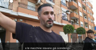 Copertina di Alluvione a Valencia, i residenti sotto shock: “Mai visto niente di simile, ora non abbiamo né cibo né acqua”