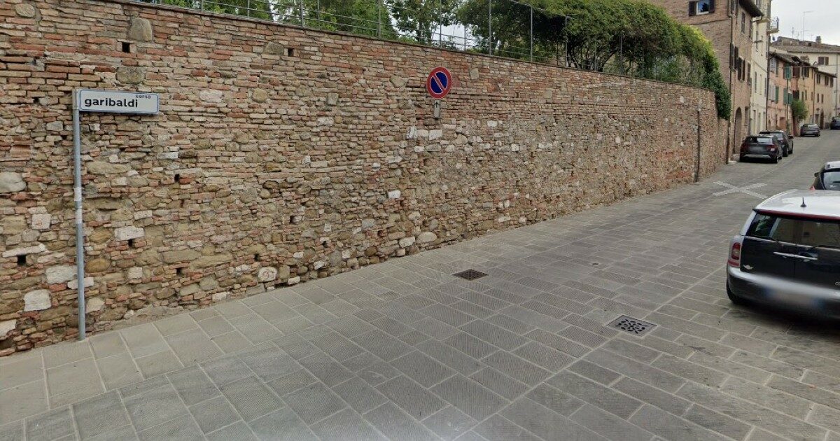 Perugia, 20enne denuncia di essere stata aggredita e stuprata da un ragazzo conosciuto su una app di incontri