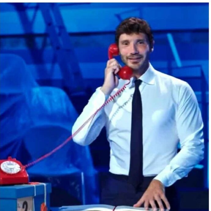 Stefano De Martino ad “Affari Tuoi” spiazza tutti: “Camilla mi ricorda un po’ Emma…”. In studio cala il gelo