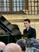 Copertina di È morto a 26 anni il pianista Antonio Atriano: solo pochi mesi fa aveva scoperto di avere un tumore