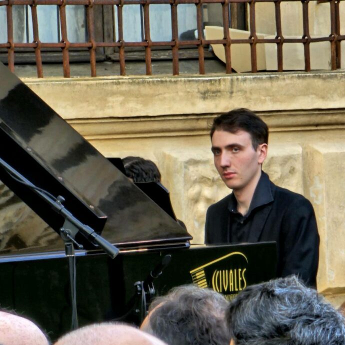 È morto a 26 anni il pianista Antonio Atriano: solo pochi mesi fa aveva scoperto di avere un tumore