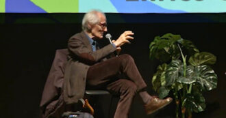 Copertina di “La mannaia della censura dilaga: è tutti contro tutti”