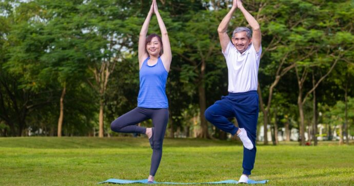 “Si è giovani solo finché si riesce a stare in equilibrio su una gamba sola “: ecco cosa dice il nuovo studio