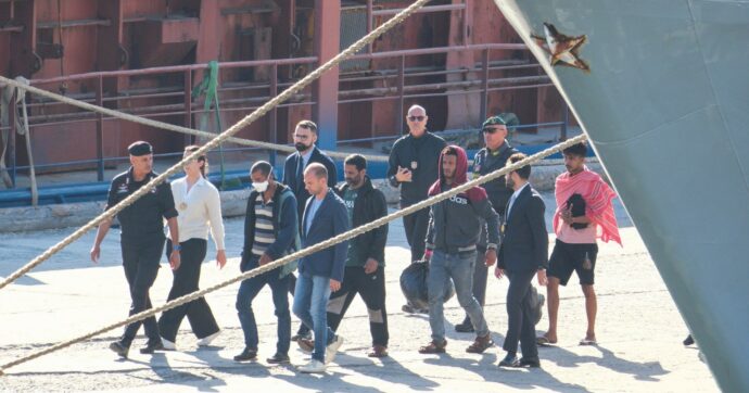 Migranti, effetto Corte di giustizia Ue. Giudice alla commissione asilo: “Perché il Bangladesh è Paese sicuro?”