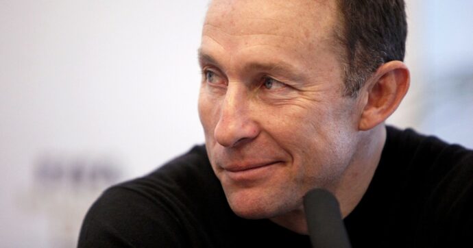 L’ex Milan Papin: “Vivo scortato, mi vogliono fuori”